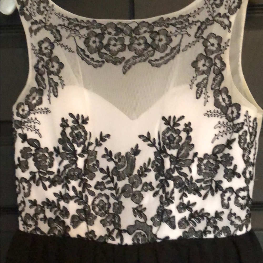 Dress - Picture 2 of 3